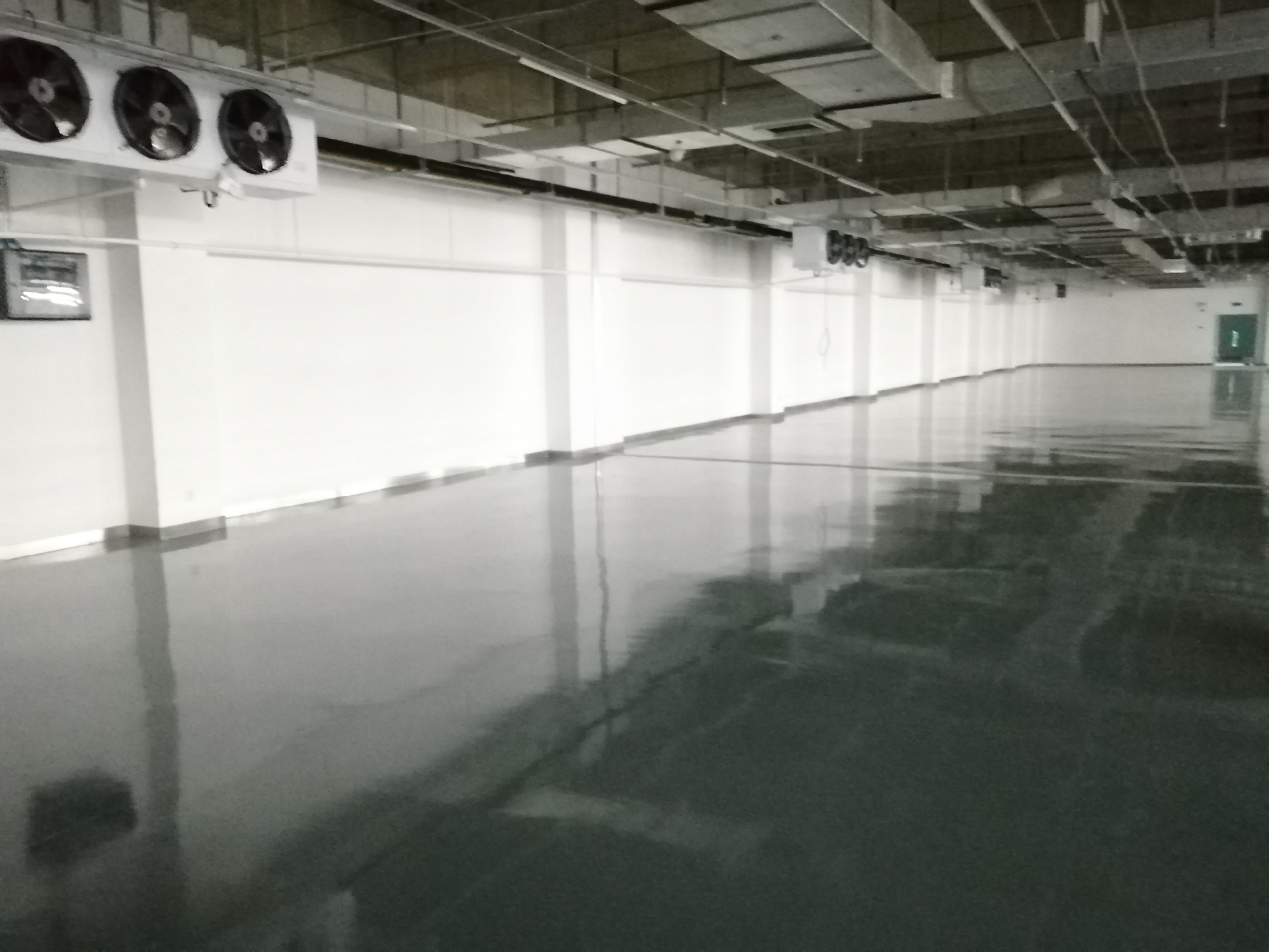 建造4600m3醫(yī)藥冷凍庫安裝費用造價是多少？